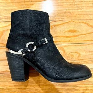 Vince Camuto Pebbled leather black bootie -6.5